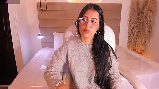 KeilyBennett online show from April 18, 12:02 am