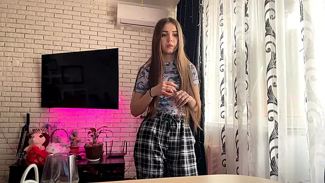 ElmiraDabato online show from April 7, 7:10 am