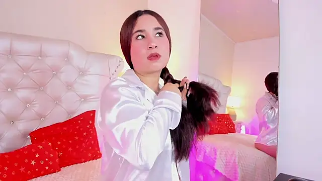 JuliannaGarcia online show from April 17, 12:40 pm