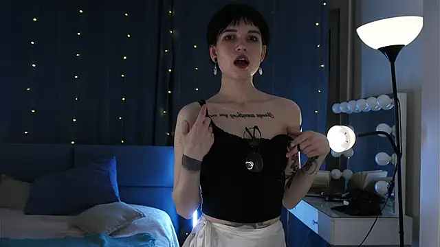 RubieNibbs online show from April 5, 8:30 pm