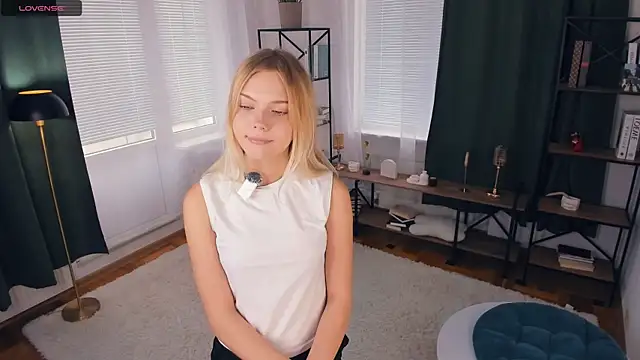 InesPiek online show from April 16, 8:47 am