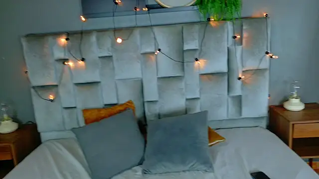 StarrMoon   online show from April 18, 4:37 am