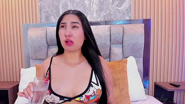 Sulay Kim online show from April 14, 8:09 pm