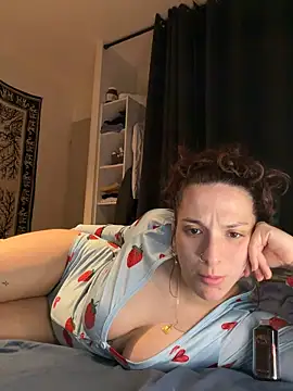 georginamoor online show from April 6, 12:39 pm