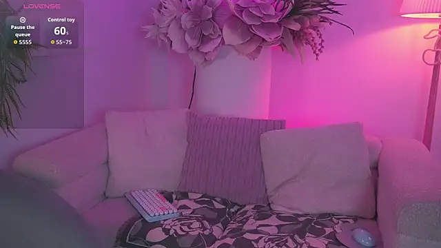 Mia patrick1 online show from April 17, 11:45 am