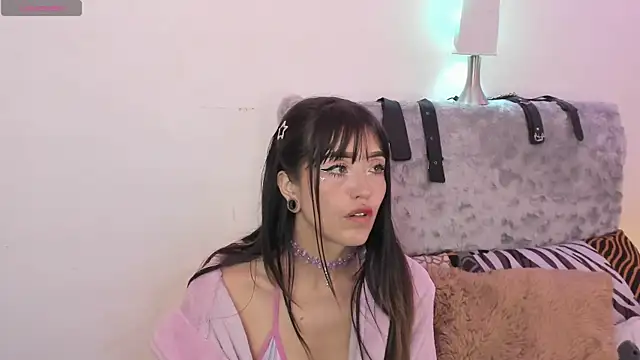 IIVY KUSH online show from April 5, 7:13 pm