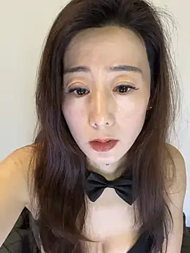 summer202632 online show from April 18, 10:40 am