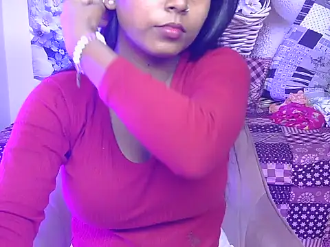 hoty-pinka online show from April 13, 9:32 am