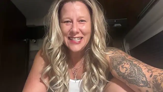 lillysworld online show from April 19, 2:55 am