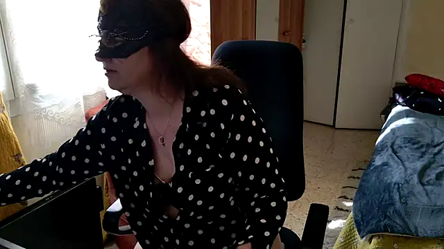 Chrismaturefrench online show from April 6, 8:15 am