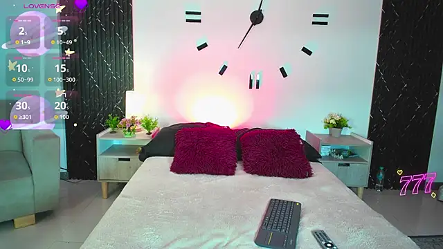 aurora petitee online show from April 16, 1:11 pm