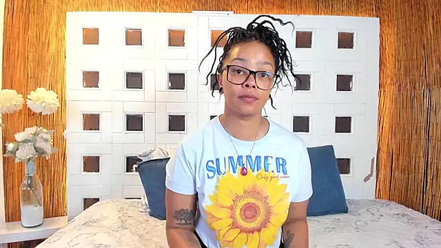 andreazoe online show from April 16, 1:55 pm