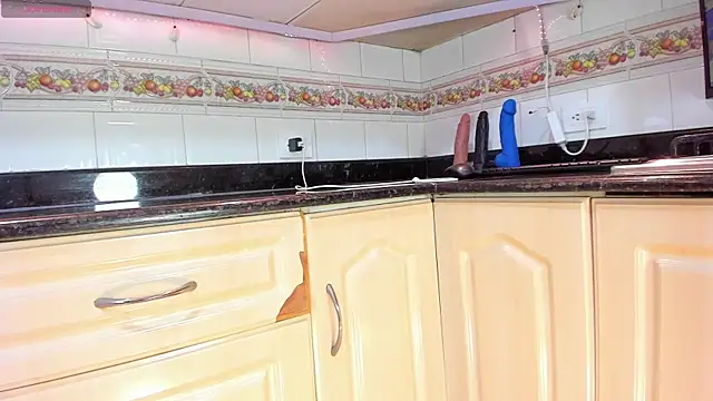 SophiaRivera18 online show from April 16, 9:39 pm