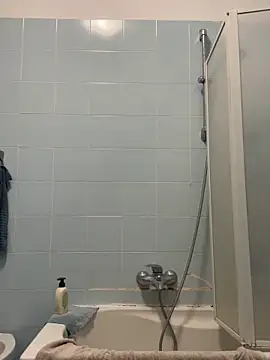 Supremegirlvibes online show from April 8, 6:32 pm