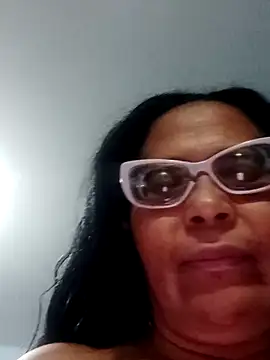 sexymomsn online show from April 5, 11:15 pm