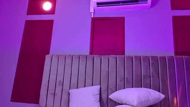 miablanc cr online show from April 19, 12:05 pm