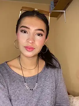 Itze Mua online show from April 12, 11:13 am