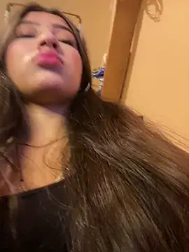 Itze Mua online show from April 4, 10:58 am