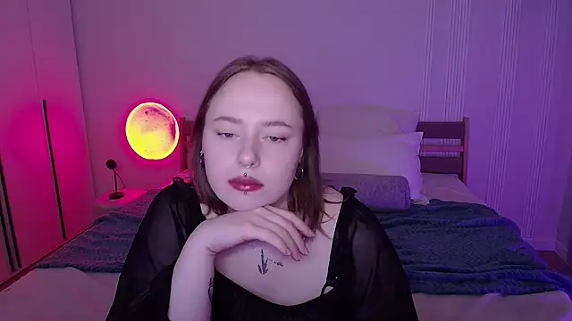 SelenaLily online show from April 17, 5:15 pm