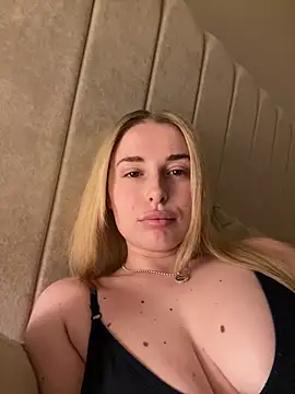 EloiseeUKK online show from April 25, 6:16 am