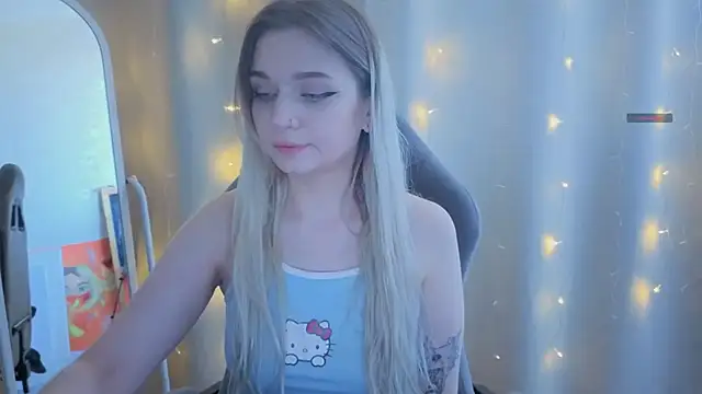 lucysussy online show from April 16, 7:30 am