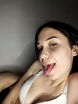 icedrosemarye online show from April 12, 5:49 pm