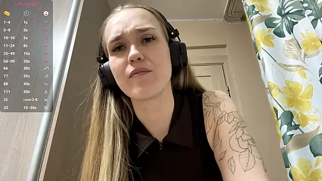 DenitaSpace online show from April 18, 7:07 pm