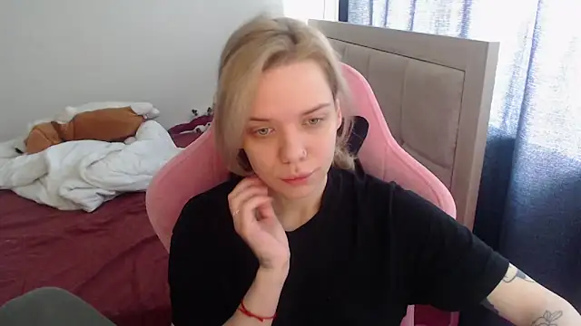 TenderChloe online show from June 8, 8:59 am