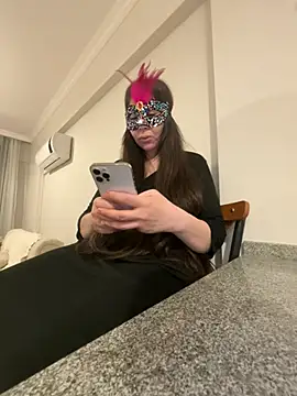 lilyums online show from April 18, 7:07 pm