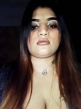 Sanaya Gil online show from April 18, 7:07 pm