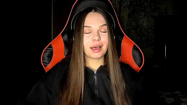 ThedaStrevell online show from April 4, 5:12 pm