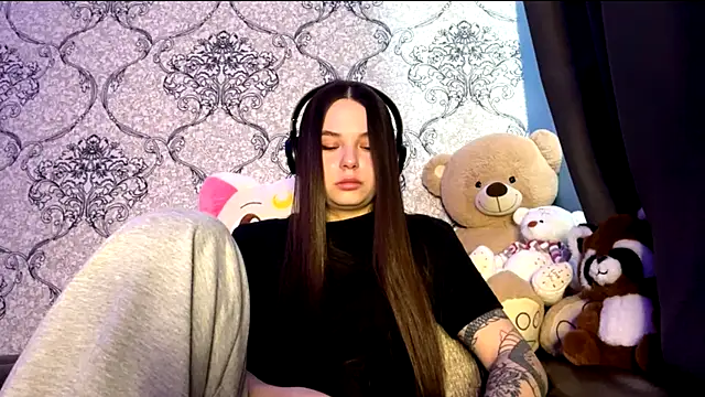 ThedaStrevell online show from March 29, 7:07 am