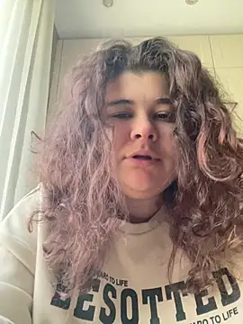 curly elise online show from April 6, 6:36 am