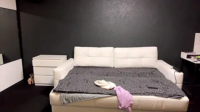 Xylarise online show from March 30, 8:30 pm