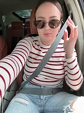 lexy night online show from April 10, 10:21 am