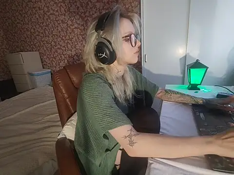 StijenaHunt online show from April 18, 1:46 pm