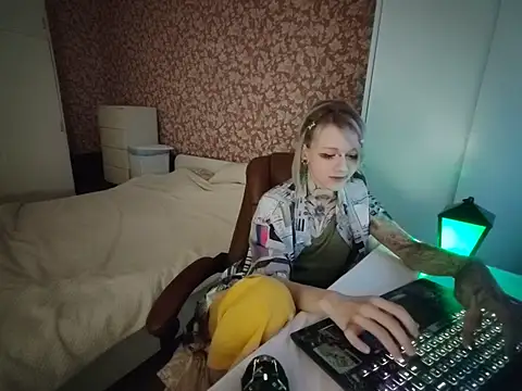 StijenaHunt online show from April 14, 2:17 pm