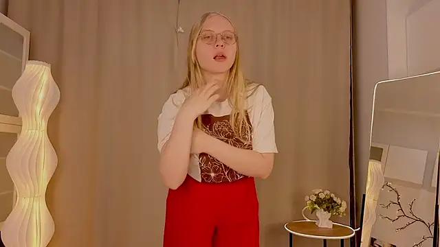 AlicaCohill online show from April 10, 7:09 pm