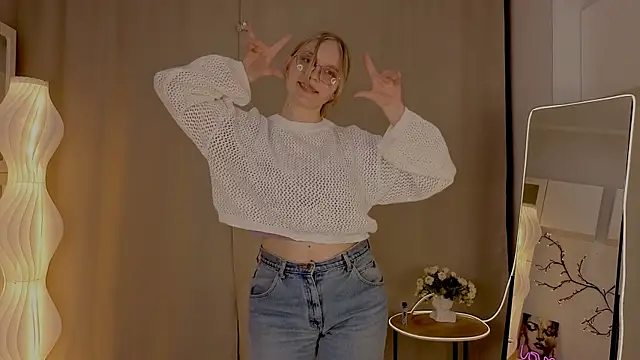 AlicaCohill online show from April 8, 7:05 pm