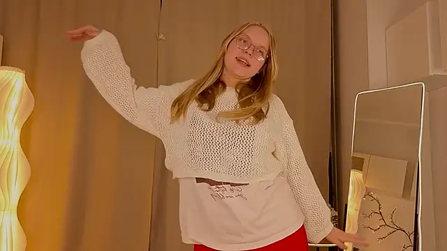 AlicaCohill online show from April 12, 7:05 pm