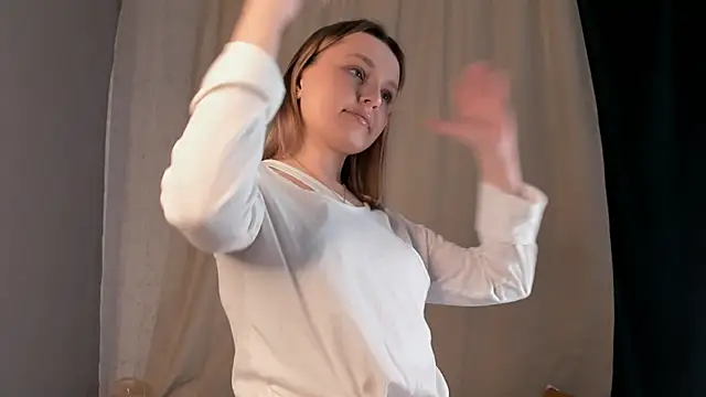 LorriMonz online show from April 18, 1:30 am