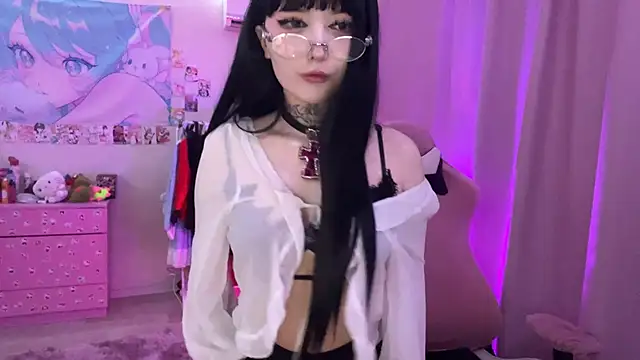 ToxiraLuneX online show from April 7, 5:48 pm