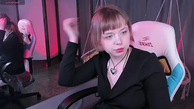 LeonaHicks online show from April 12, 7:55 am