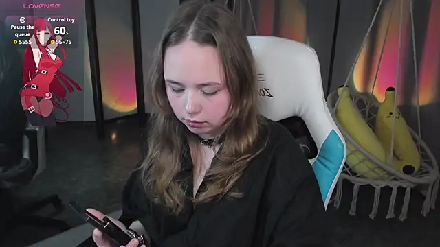 LeonaHicks online show from April 19, 6:24 am