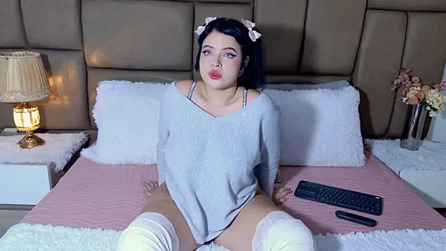 Elodie Laurent online show from April 16, 12:27 pm