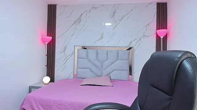 EsperanzaMora online show from April 17, 11:45 am