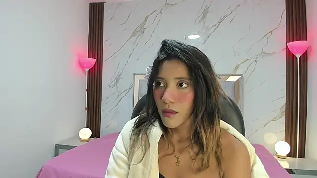 EsperanzaMora online show from April 18, 11:56 am