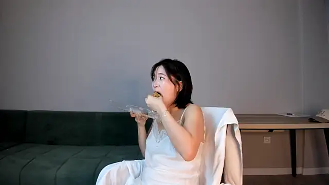 suareiko online show from April 18, 1:24 pm