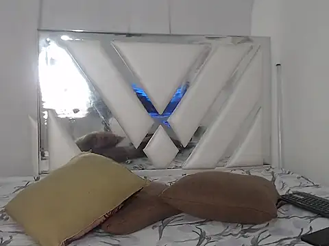 AlannaHarper online show from April 8, 1:02 pm