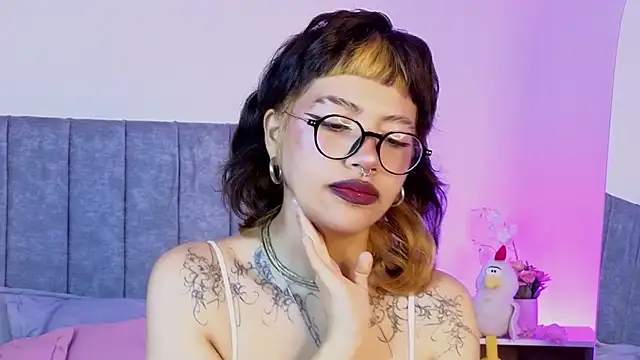 Luna Blooms online show from April 18, 12:18 pm